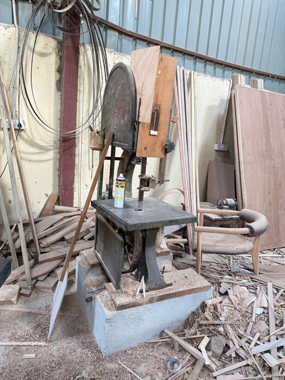 Workshop machinery used for furniture production